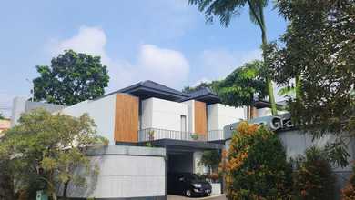Rumah Mewah di Setra Duta, Bandung, 4 Kamar Tidur, LT 135m²