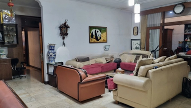 Hunian Elegan di Lengkong, Bandung, 4 Kamar Tidur, LT 574m²