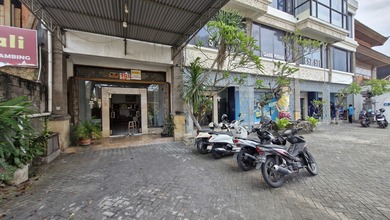 Ruko, 3 Lantai, SHM Persis Depan Gusto di Renon
