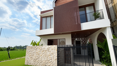 Villa SHM Desain Minimalis Dekat Pantai Kedungu