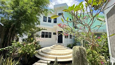 Luxury Vila SHM 6 Bedroom Furnished View Bukit Hijau di Nusa Dua