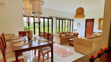 Rumah Vila Modern View Sawah Dekat Pantai Saba Gianyar 