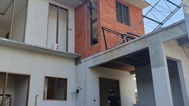 Vila Modern 2 Lantai Akses Jalan Utama Pusat Kota Area Anur 