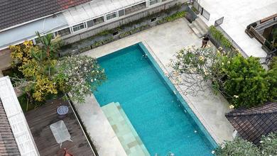 Vila Langka Luas SHM dan Cantik 7Bedrrom Jalan Kaki Pantai Canggu