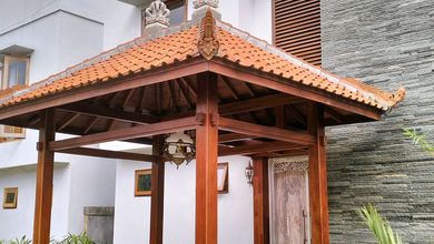 Luxury New 3 Bedroom Vilawith Rooptop Strategic Near Ubud