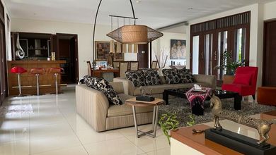 Hunian Elegan di Batununggal, Bandung, 7 Kamar Tidur, LT 375m²