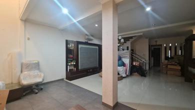 Hunian Elegan di Cibaduyut, Bandung, 4 KT, LT 400m²