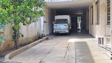 Hunian Elegan di Gatot Subroto, Bandung, 4 Kamar Tidur, LT 640m²