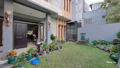 Hunian Mewah di Mekar Wangi, Bandung, 4 KT, LT 364m²