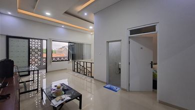 Hunian Elegan di BKR, Bandung, 4 KT, LT 140m²