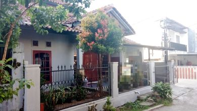 Rumah Dijual di Cimahi Selatan, Cimahi, LB 180m², Harga Kompetitif!