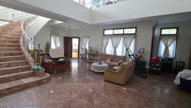 Rumah Prestisius di Kawasan Setra Duta, Bandung, LB 378m², Harga 5,9 Miliar