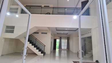 Kesempatan Eksklusif, rumah Prestisius di Setra Duta, Bandung, LB 427m²