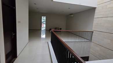Rumah Sederhana di Cihampelas, Bandung, LT 259 m2