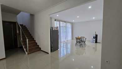 Dijual Rumah Strategis di Awiligar, Bandung - LT 139m²