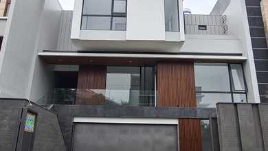 Rumah Mewah di Kawasan Setra Duta, Bandung, LB 425m², Harga 5,7 Miliar