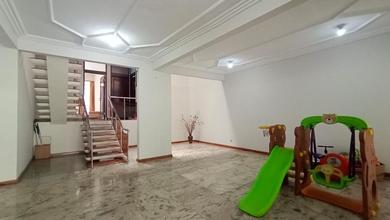 Rumah Eksklusif LT 584 m2, di Setiabudi, Bandung