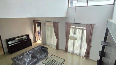Rumah Eksklusif Luas 180 m2, area Batununggal, Bandung