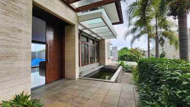 Rumah Mewah di Kawasan Setra Duta, Bandung, LB 600m², Harga 13 Miliar