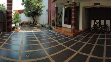 Hunian Mewah di Kawasan Taman Kopo Indah, Bandung, LB 250m², Harga 3,3 Miliar