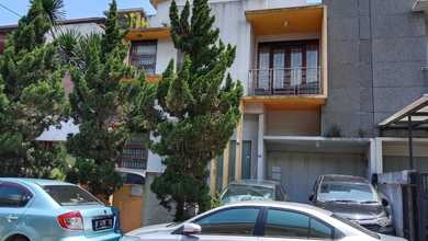 Rumah Dijual di Taman Kopo Indah, Bandung, LB 240m², Harga Kompetitif!