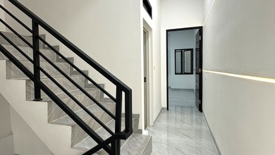 Rumah Prestisius di Kawasan Tanjung Duren Utara, Jakarta Barat, LB 183m², Harga 2,75 Miliar