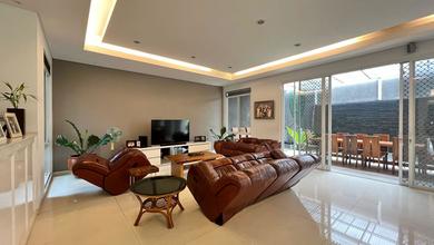 Rumah Mewah di Kawasan Kota Baru Parahyangan, Bandung, LB 560m², Harga 13 Miliar