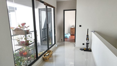 Rumah Mewah di Gede Bage, Bandung, 4 Kamar Tidur, LT 150m²