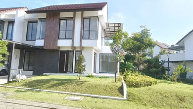 Dijual rumah Mewah di Padalarang, Bandung Barat - LT 165m²