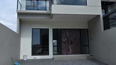 Rumah Mewah di Setra Duta, Bandung, 4 Kamar Tidur, LT 217m²