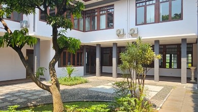 Rumah Mewah di Kawasan Setra Duta, Bandung, LB 700m², Harga 18 Miliar