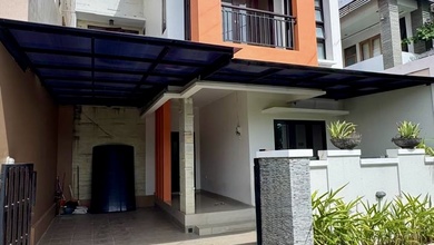 Kesempatan Rumah di Renon, Denpasar, LB 165m², Harga 2,4 Miliar