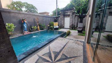 Jual Rumah Megah LT 173 m2 Area Seminyak, Badung