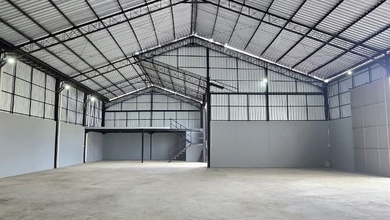 Gudang Baru Pinggir Jalan Akses Truk Tronton Di Sesetan