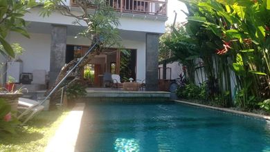 Jual Rumah Bagus LT 328 m2 di Kerobokan, Badung