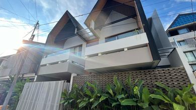 Jual Rumah Bagus LT 225 m2 area Canggu, Badung