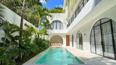 Penawaran Eksklusif, rumah Prestisius di Seminyak, Badung, LB 450m²
