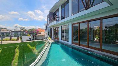 Jual Rumah Megah Luas 304 m2 di Canggu, Badung