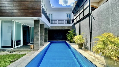 Hunian Prestisius di Kawasan Denpasar Barat, Denpasar, LB 190m², Harga 7,6 Miliar