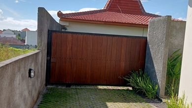 Dikontrakkan Rumah Terjangkau di Tumbak Bayuh, Badung, LT 300m²
