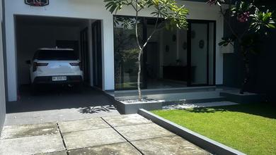 For Sale rumah Mewah di Mataram, Mataram - LT 300m²