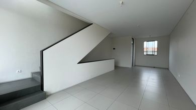 Disewakan Ruko Strategis 2 Lantai, di Tatar Sasakirana Kbp, Kota Baru Parahyangan