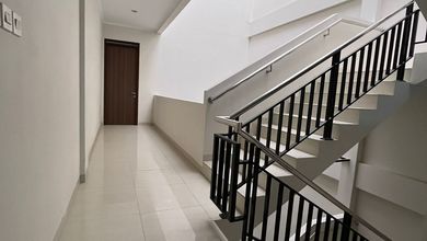 Ruko Terawat 4 Lantai, Strategis di Jl. Otista Bandung