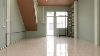 Ruko Aktif di Kawasan Komersial Kota Baru Parahyangan, Investasi Siap Hasil!
