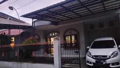Rumah Mewah di Lengkong, Bandung, 4 Kamar Tidur, LT 231m²