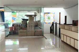 Gedung Ruamg Usaha Showroom 3 Lantai di Ciateul