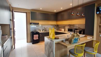 Rumah Mewah di Kawasan Kota Baru Parahyangan, Bandung, LB 370m², Harga 8,25 Miliar
