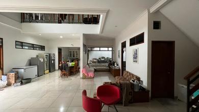 Rumah Mewah di Batununggal, Bandung, 5 Kamar Tidur, LT 374m²