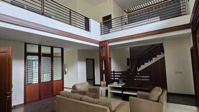 Jual Rumah Megah LT 336 m2 di Setra Duta, Bandung