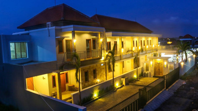 Jual Rumah Cantik Luas 554 m2 area Kerobokan, Badung